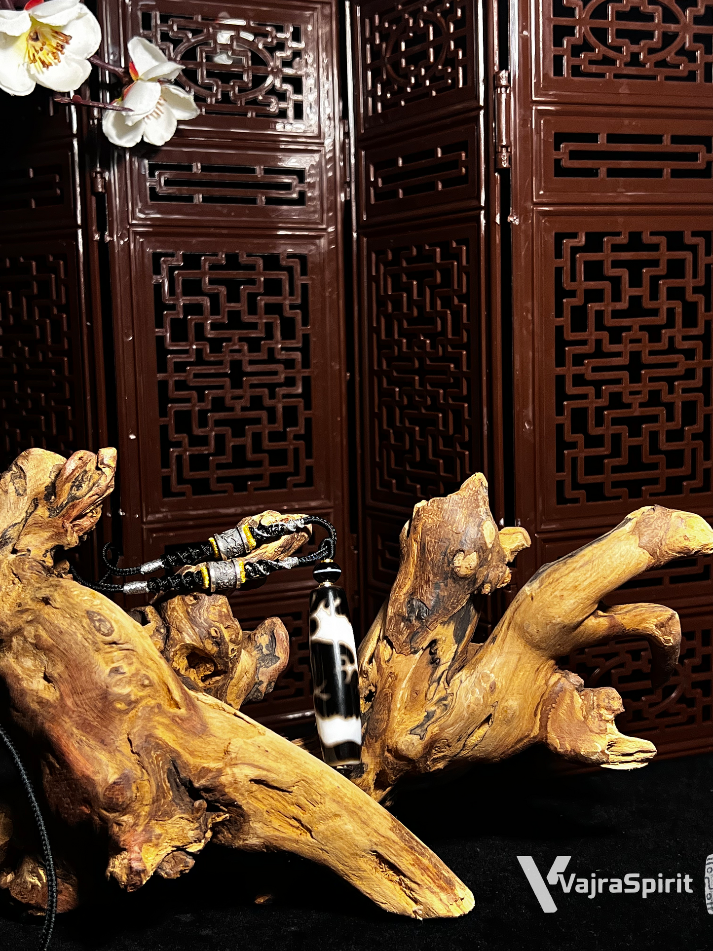 Flying Dragon Dzi with Mantra Adornment