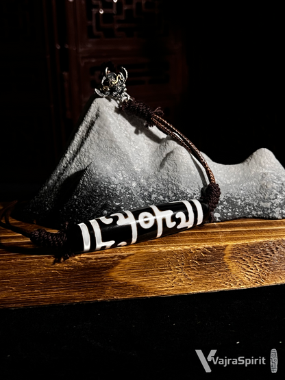 Lotus Master Three-Eyes Dzi Bead