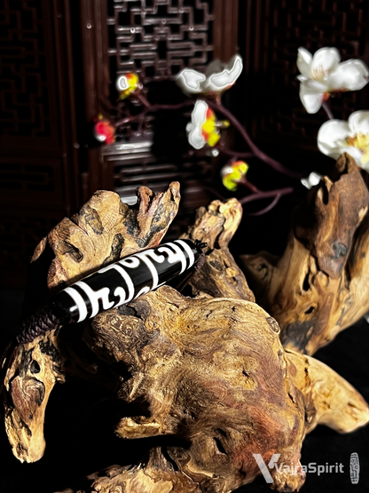 Lotus Master Three-Eyes Dzi Bead