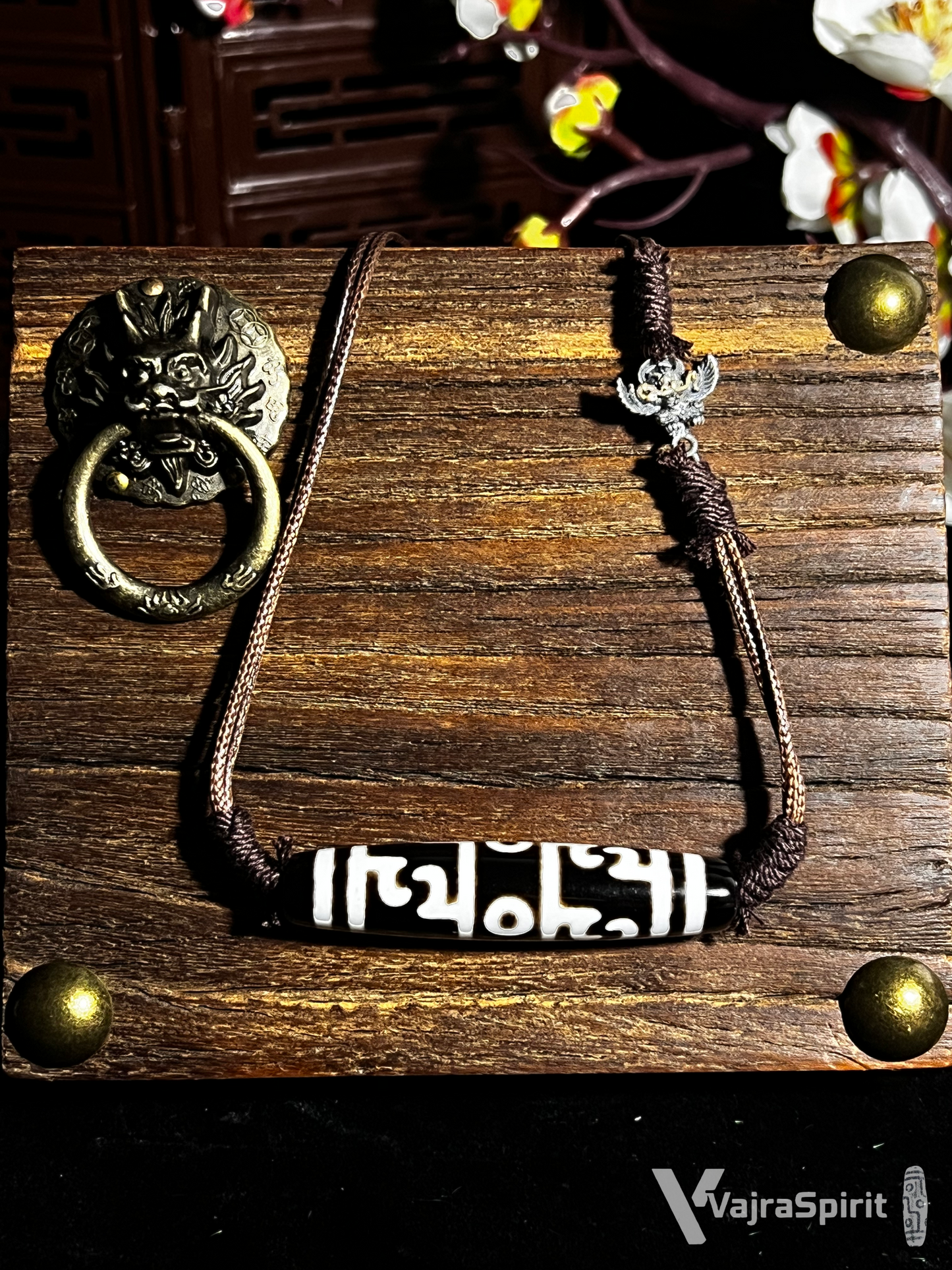 Lotus Master Three-Eyes Dzi Bead