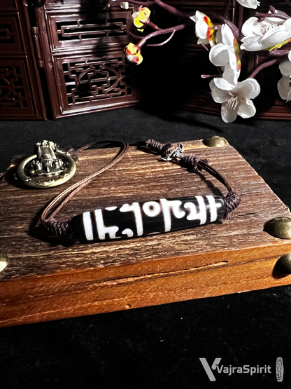 Lotus Master Three-Eyes Dzi Bead